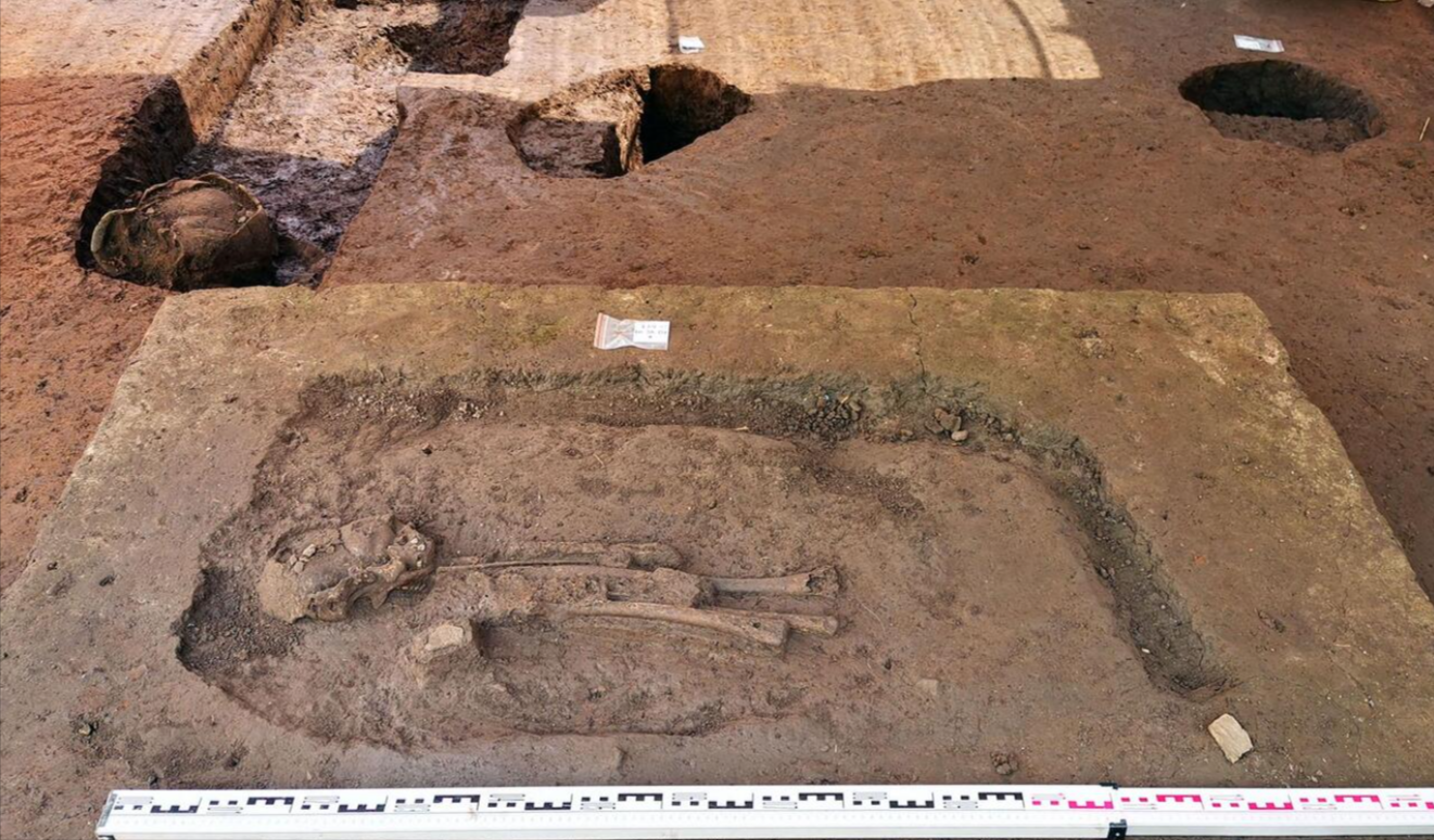 Bộ xương người Việt cổ được tìm thấy tại di tích khảo cổ học Đồng Đậu