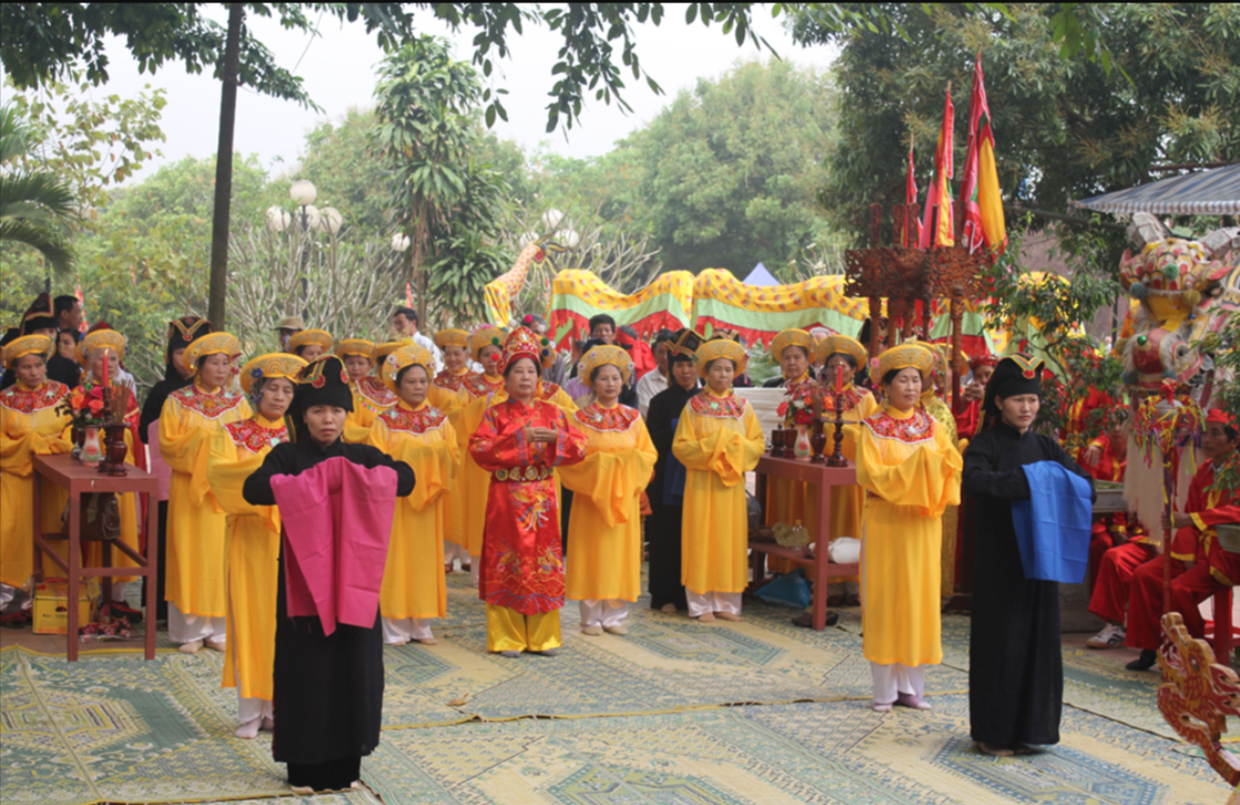 Lễ hội Thành Bản Phủ là lễ hội được tổ chức nhằm bày tỏ lòng biết ơn của nhân dân mường Thanh tới vị thủ lĩnh Hoàng Công Chất
