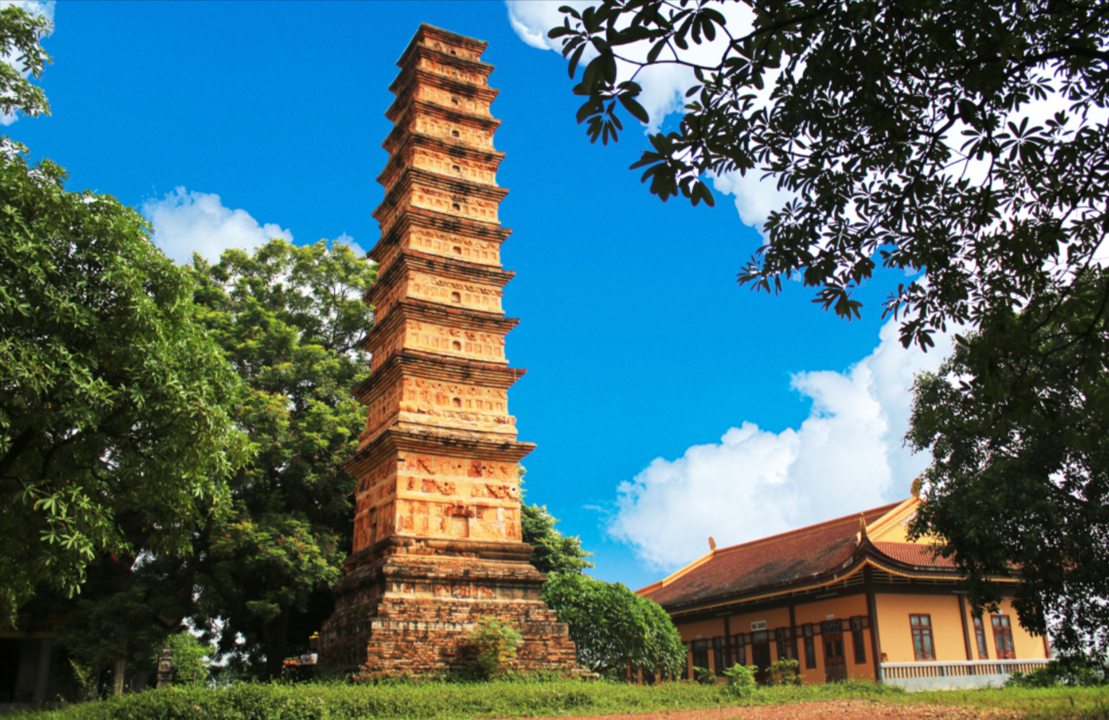 Tháp Bình Sơn là công trình mang nhiều giá trị nghệ thuật kiến trúc