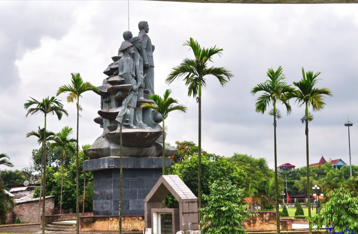 Tượng đài Anh hùng Nguyễn Thái Học Tại công viên Yên Hòa - Thành phố Yên Bái
